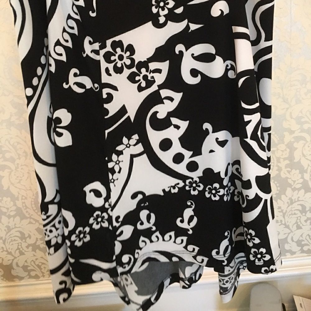 Midi Skirt Cache!  - Picture 3 of 8